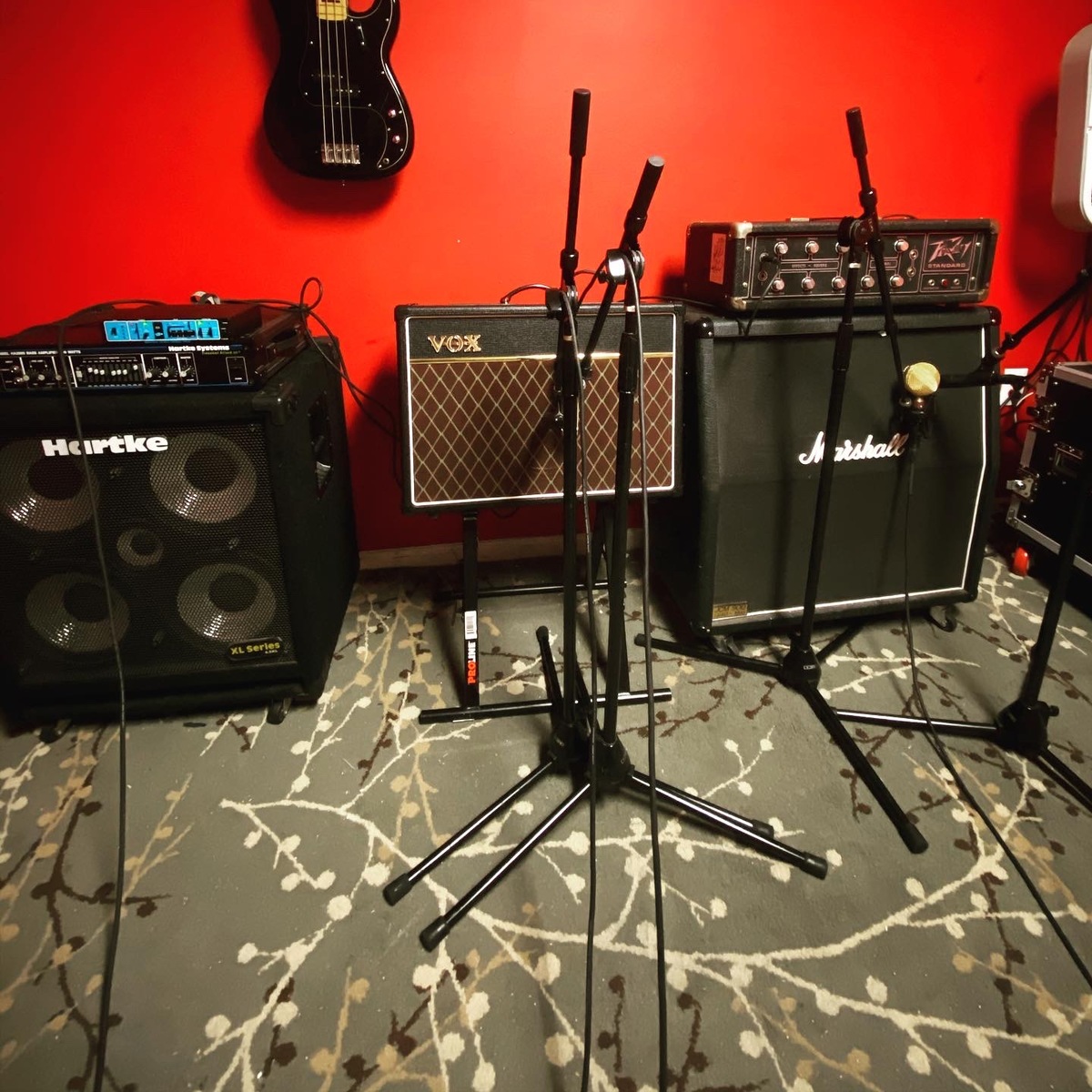 Metal Music Gear Setup by johnnyfootballhero featuring Vox AC-15 VR 1x12 Combo Amp, Peavey Series 260 Standard Head, and Scholz Research & Development Rockman Stereo Chorus/Delay and 1 more piece of gear