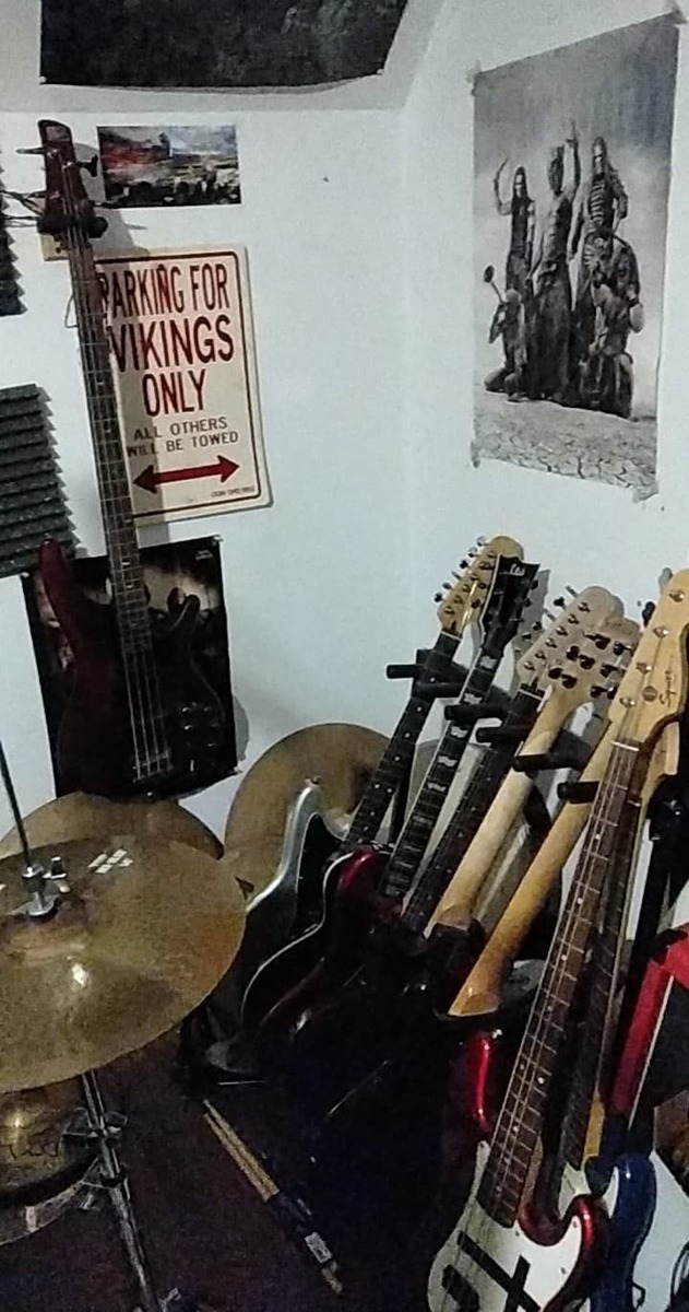 Ibanez Bass Rig by dustincomorski featuring Ibanez SR700 and LTD EC-500