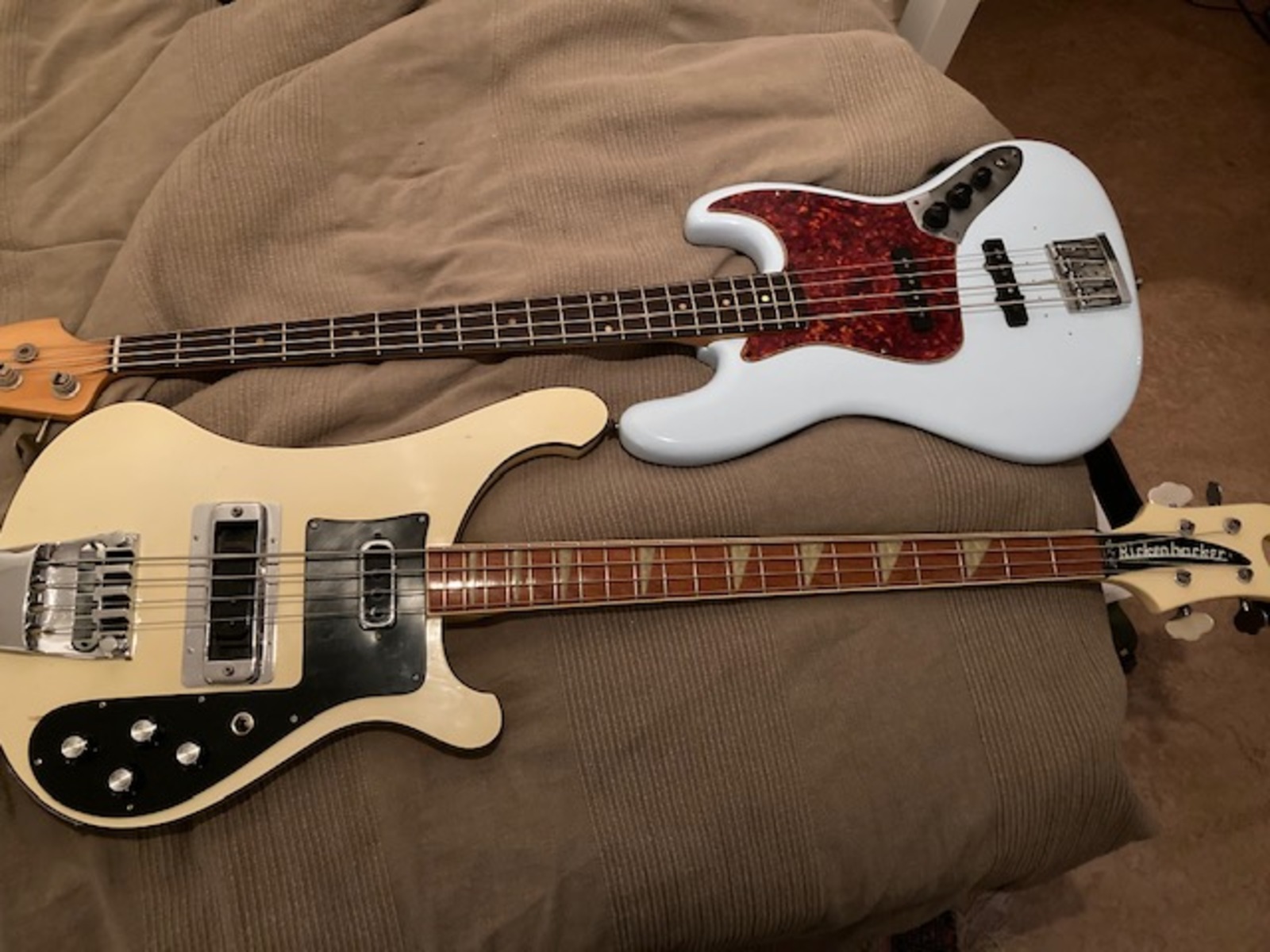 Rickenbacker Music Gear Setup by mondegreen_bees featuring 1962 Fender Jazz ¨Bass of Doom¨ Restored and Rickenbacker 4001