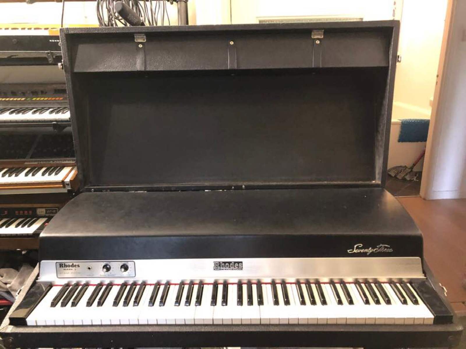 Music Gear Setup by hxs28 featuring Fender Rhodes Mark I Stage 73 (1969-1975)