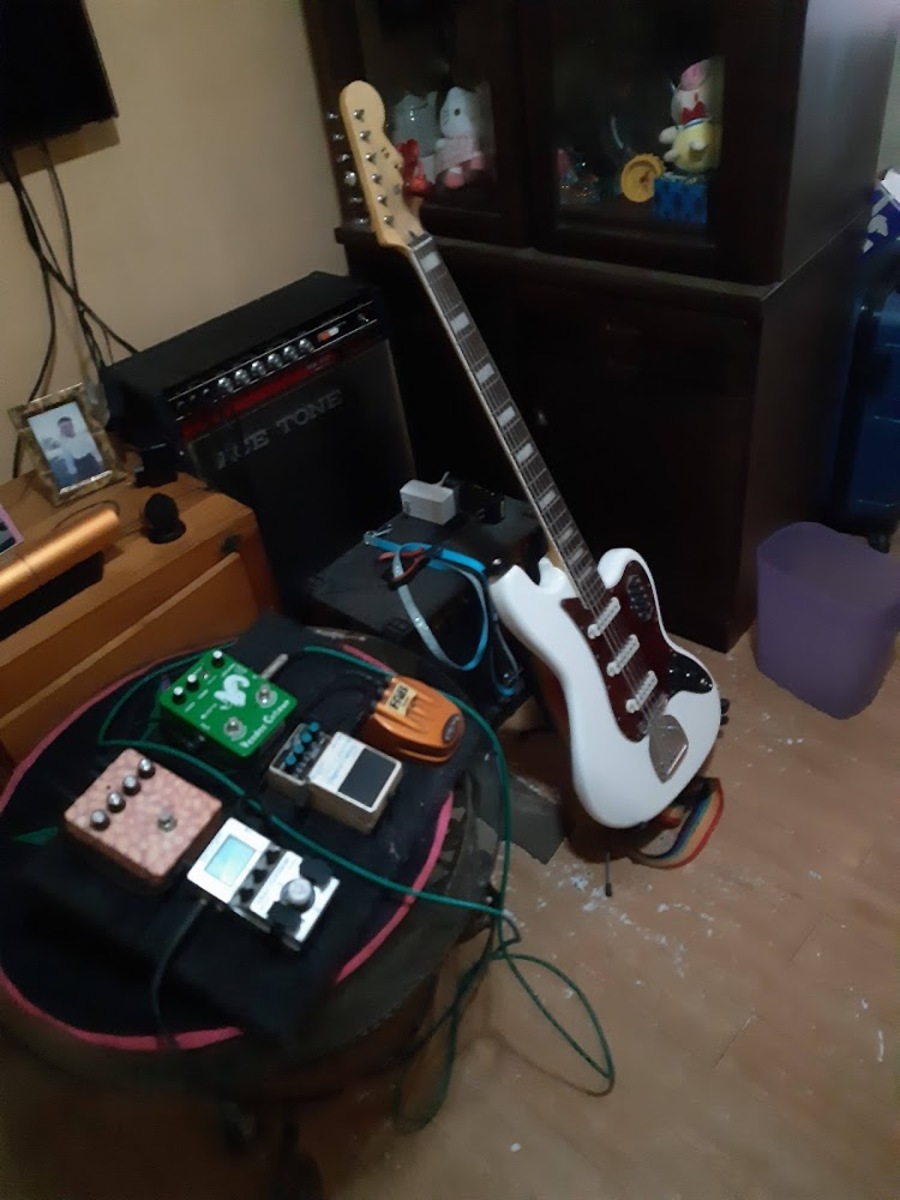 Metal Pedalboard by robert_jamora featuring Danelectro D-6 FAB Flange, Zoom MS-50G Multistomp, and Squier Bass VI Vintage Modified and 2 more pieces of gear