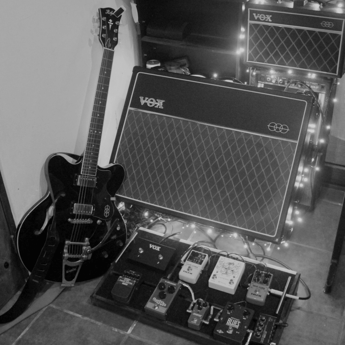 Pedalboard by phi_gt featuring Vox AC30C2, Vox VFS-2 Dual Footswitch for AD15/30/50/100VT, AD100VTH, V9168R, and Behringer Micromix MX 400 and 11 more pieces of gear