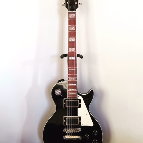 Photo of Jolana Diamant in a guitar
