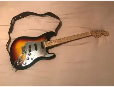 Fender CIJ  Vintage '72 RI Stratocaster