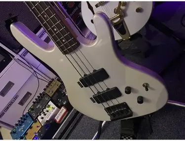 Washburn Bantam Series 4 String Bass
