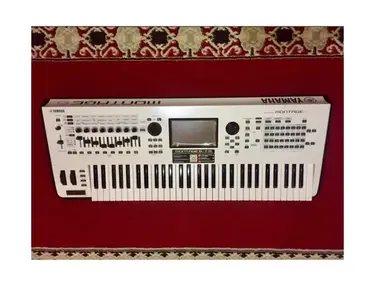 Yamaha Montage 6 White