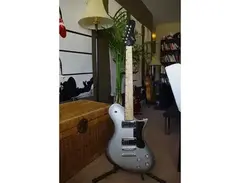 First Act Atomic Twisted 8 Guitar main image