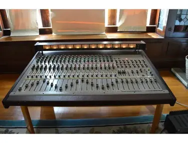 TASCAM M-520 Mixing Console