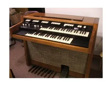 Hammond M-100 Organ