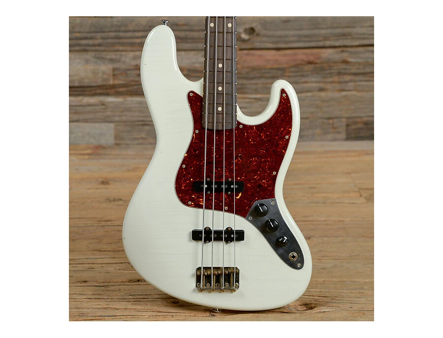 Suhr Classic J Antique - What To Know & Where To Buy | Equipboard Suhr Classic J Antique - What To Know & Where To Buy | Equipboard