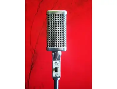 Realistic 33-905 dynamic microphone