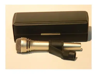 AKG D125
