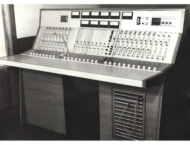 Cadac Custom Console