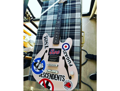 Fender Tom Delonge “Sticker” Starcaster