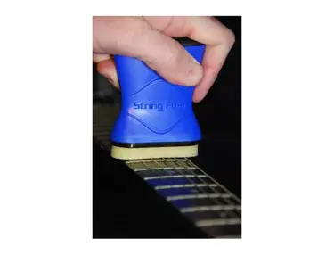 MusicNomad Premium String Care Kit MN 145