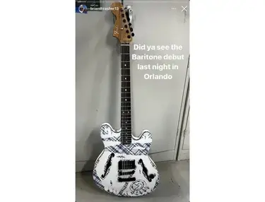 Fender Tom DeLonge Baritone Starcaster