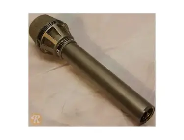 AKG C900