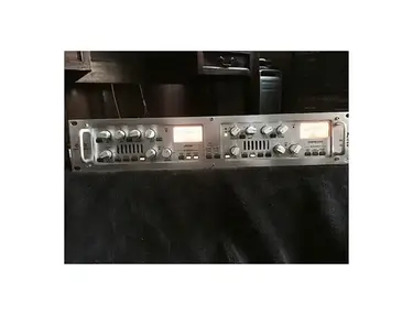 dbx 576 Vacuum Tube Preamplifier and Compressor