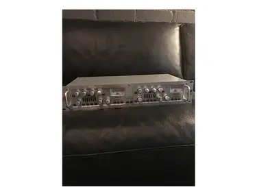 dbx 586 2-Channel Vaccuum Tube Preamplifier