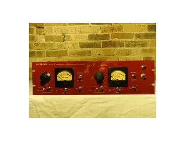 D.W. Fearn VT-12 Dual Channel 70dB Tube Mic Preamp