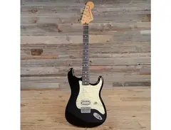 Fender Artist Series Tom DeLonge Signature Stratocaster main image