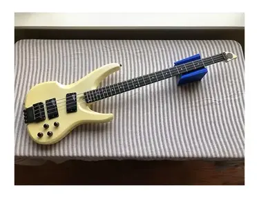 Ibanez AXB1000 Axstar Bass