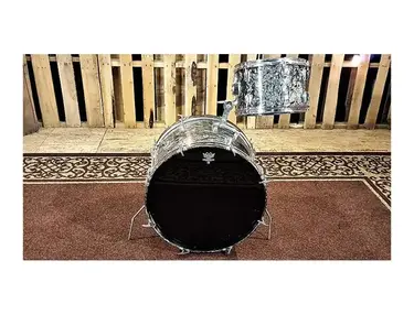 Ludwig No. 986-1 New Yorker Outfit 8x12 / 14x20" Drum Set 1960s
