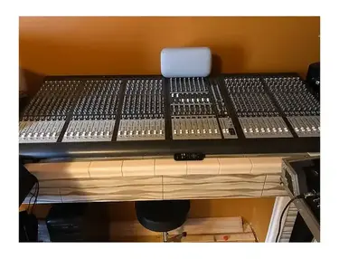 Mackie Onyx 4080 40-Channel 8-Bus Live Sound Reinforcement Console