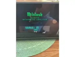 McIntosh MA5200 100-Watt Stereo Solid State Integrated Amplifier main image