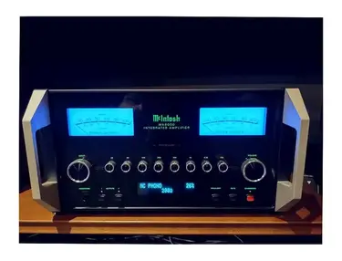 McIntosh MA9000 300-Watt Stereo Solid State Integrated Amplifier