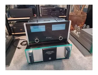 McIntosh MC302 300-Watt Stereo Solid State Power Amplifier