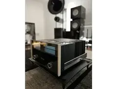 McIntosh MC312 300-Watt Stereo Solid State Power Amplifier main image