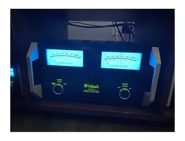 McIntosh MC462 450-Watt Streo Solid State Power Amplifier