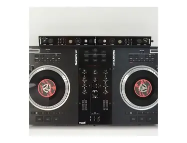 Numark NS7FX DJ Controllers for Serato