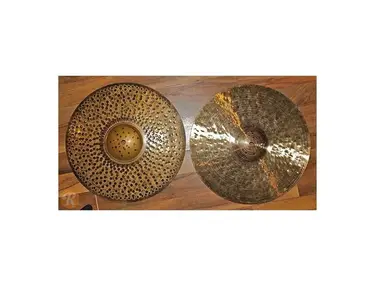 Paiste 14" Signature Traditionals Medium Light Hi-Hat Cymbals (Pair)