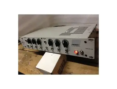 Peavey VMP-2 Dual Channel Vacuum Tube Microphone Preamp with 2-Band EQ