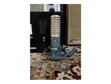 sE Electronics R1 Ribbon Microphone