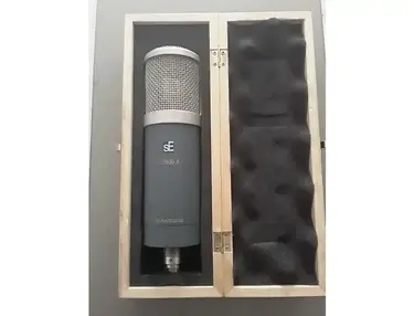 sE Electronics Z5600a Large Diaphragm Multipattern Tube Condenser Microphone