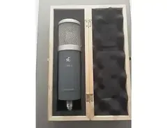 sE Electronics Z5600a Large Diaphragm Multipattern Tube Condenser Microphone main image