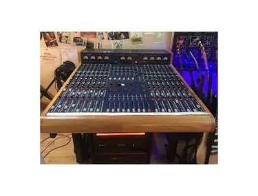 TL Audio VTC 16-Channel 8-Bus Inline Tube Console