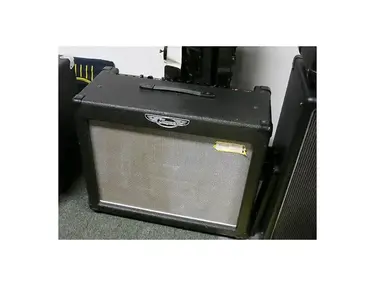 Traynor DG30D2 DynaGain 30-Watt 1x12" Solid State Guitar Combo with DSP Effects