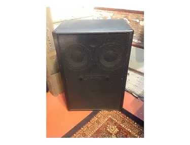 Traynor YBX1510 600-Watt 1x15" / 2x10" Bass Speaker Cabinet