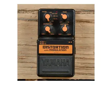 Yamaha DM-100 Distortion with Modulation