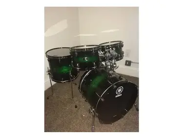 Yamaha LC0F40J Live Custom 4-Piece Shell Pack with 20" Bass Drum