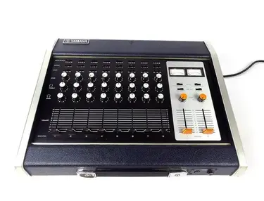 Yamaha PM-300 8-Channel Mixer