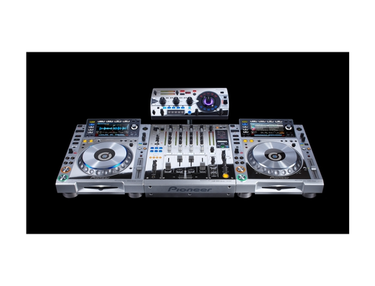 Pioneer CDJ-2000nexus Platinum Edition and mixer