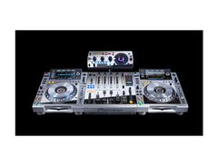 Pioneer CDJ-2000nexus Platinum Edition and mixer