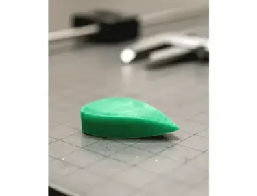 Hufschmid The original 'GREEN UHMWPE' plectrum