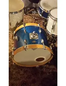 Slingerland 1964 Blue Sparkle Bass Drum