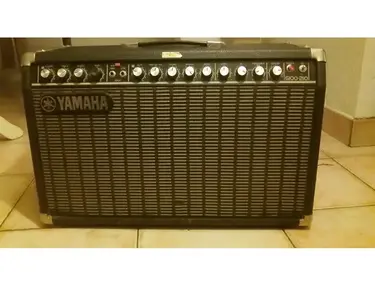 Yamaha G100 2 x 10" Combo Amplifier